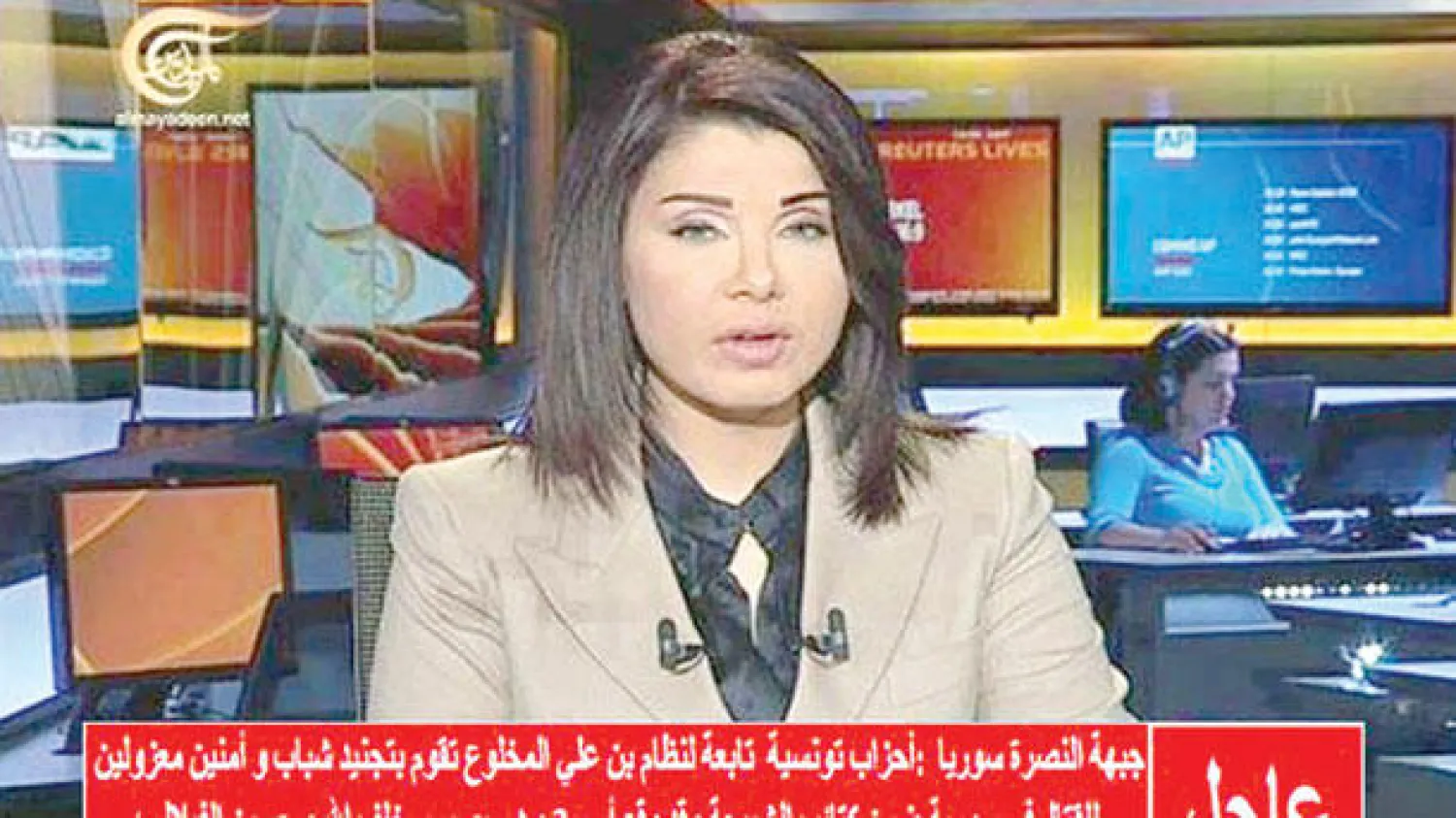 صورة أرشيفية لمذيعة بقناة الميادين خلال تقديمها لنشرة الأخبار