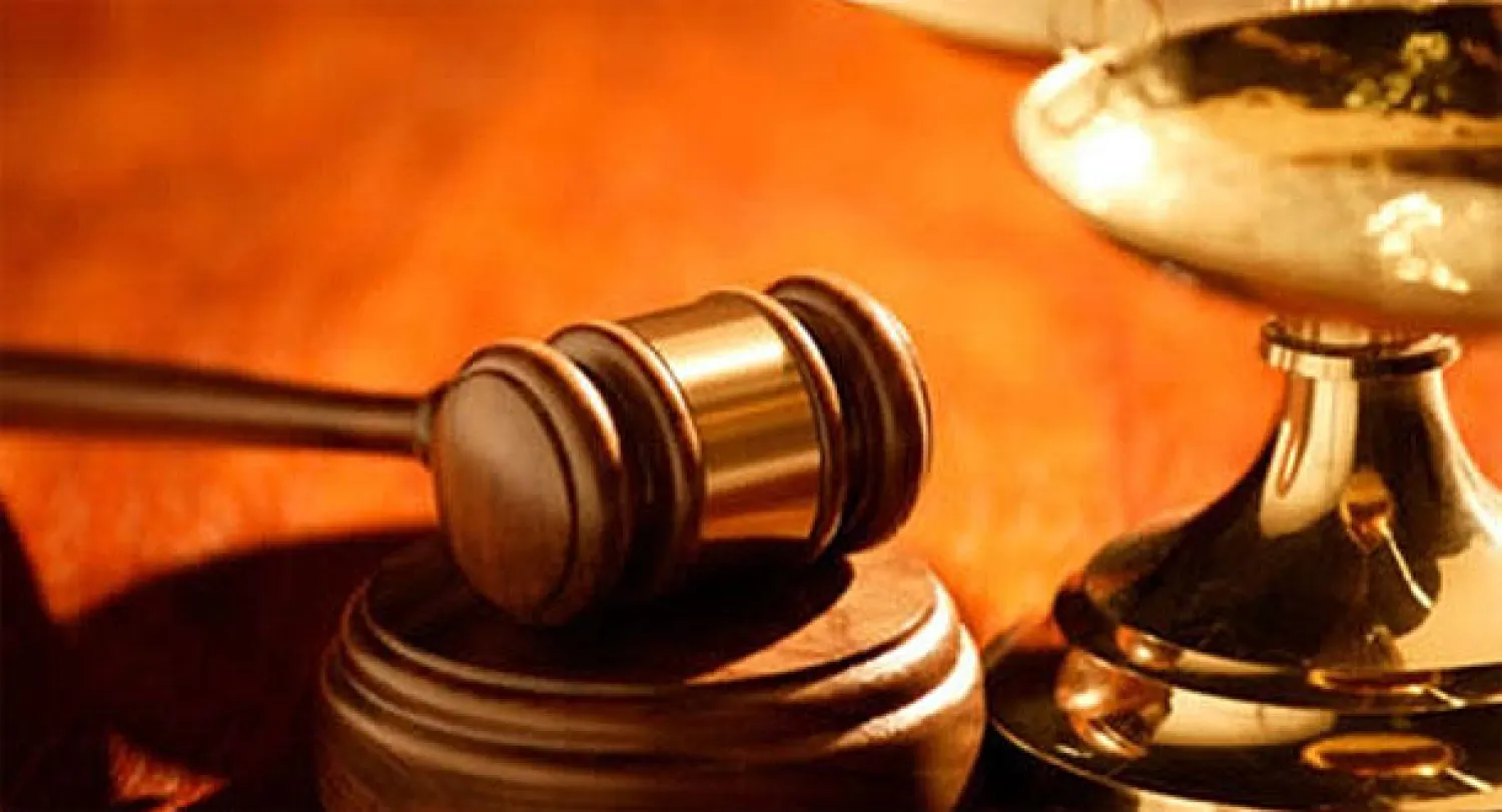 قاض في أوهايو يحكم على رجل بحمل لافتة كتب عليها عبارة «أنا متنمر»