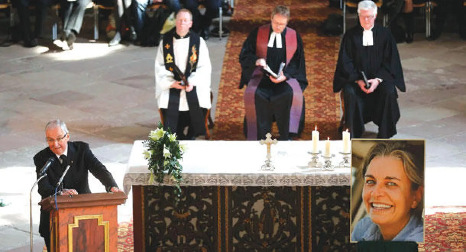 جانب من مراسم تشييع آنيا نيدريجنهاوس الصحافية في وكالة «أسوشييتد برس» (رويترز)