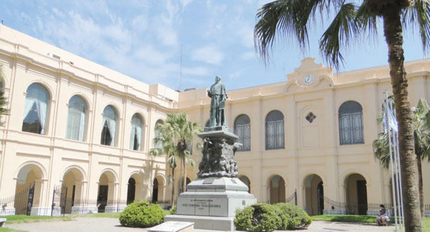 صحن مبنى رئاسة جامعة كوردوبا الوطنية