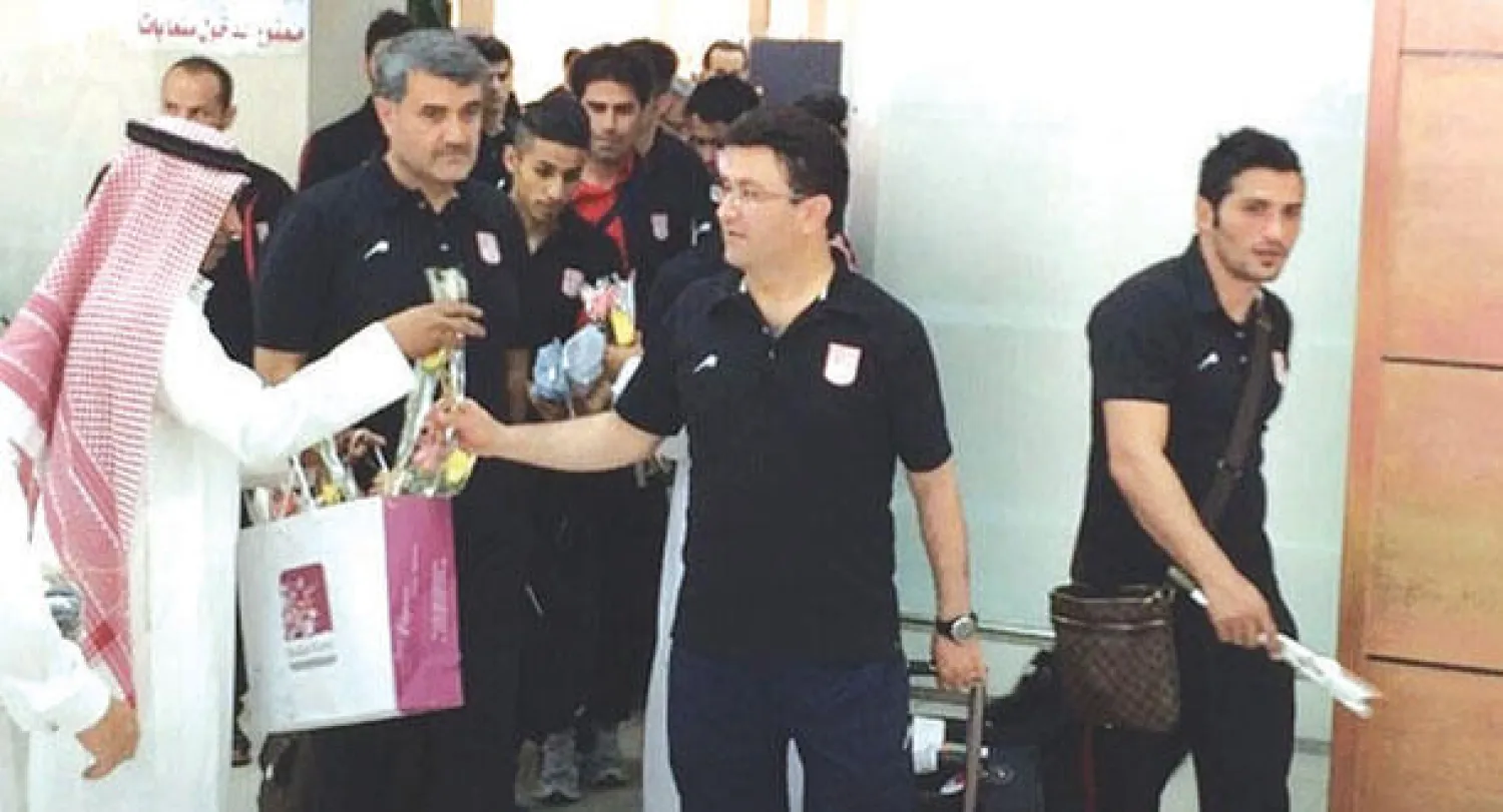 جانب من وصول فريق تراكتور الإيراني أمس إلى جدة وسط قرار بحل إدارة نادي الاتحاد