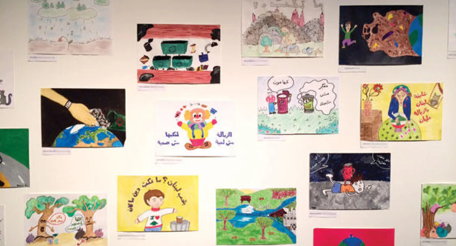 مجموعة من اللوحات المشاركة في المسابقة