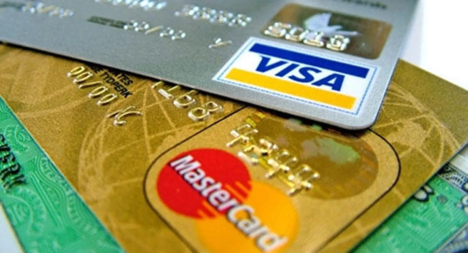 القبض على عصابة تسرق البطاقات المصرفية للسياح في إيطاليا