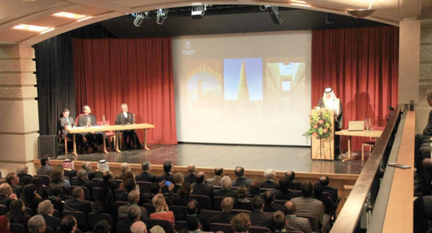 الأمير سلطان بن سلمان لدى إلقائه كلمته في افتتاح مؤتمر «الجزيرة العربية الخضراء» بجامعة أكسفورد (تصوير: جيمس حنا)