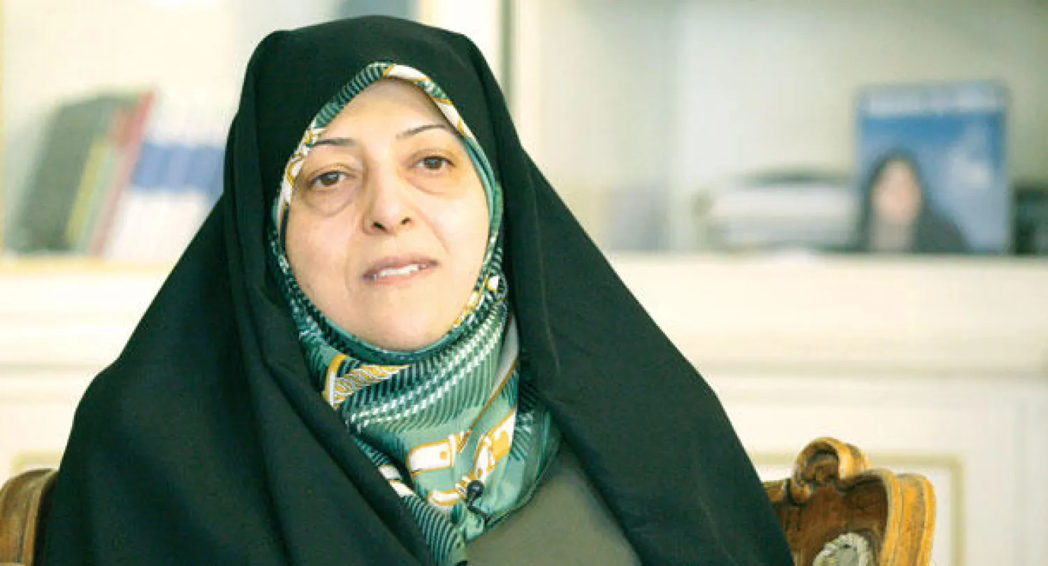 معصومة ابتكار ذات الرداء الأخضر