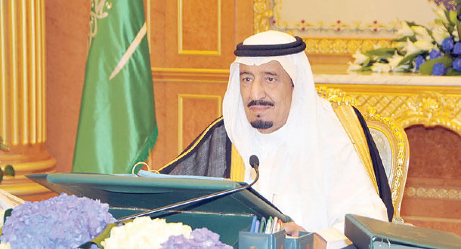 الأمير سلمان بن عبد العزيز لدى ترؤسه جلسة مجلس الوزراء في الرياض أمس (واس)