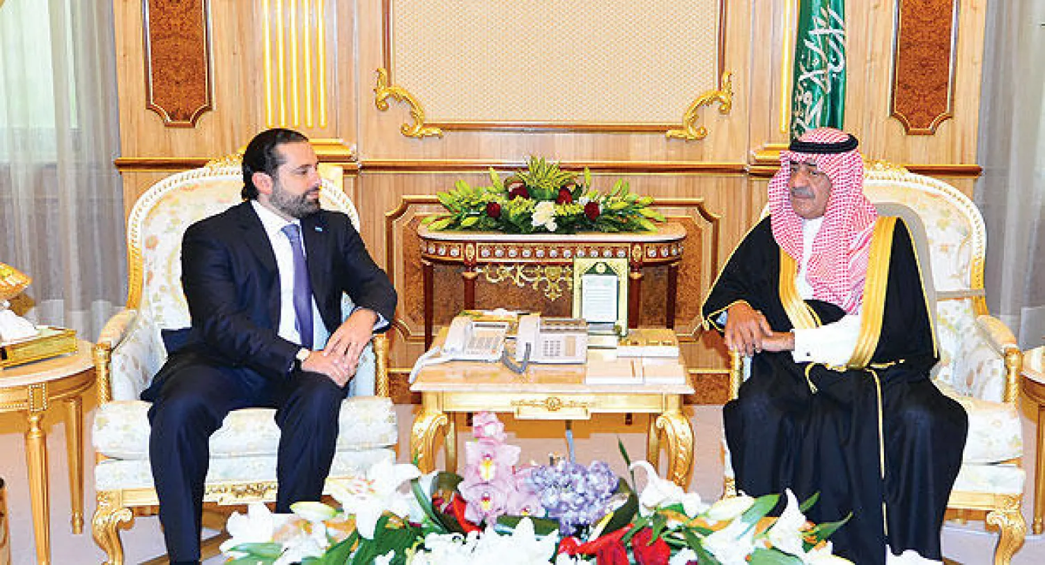 الأمير مقرن  بن عبد العزيز خلال لقائه سعد الحريري رئيس وزراء لبنان الأسبق (واس)
