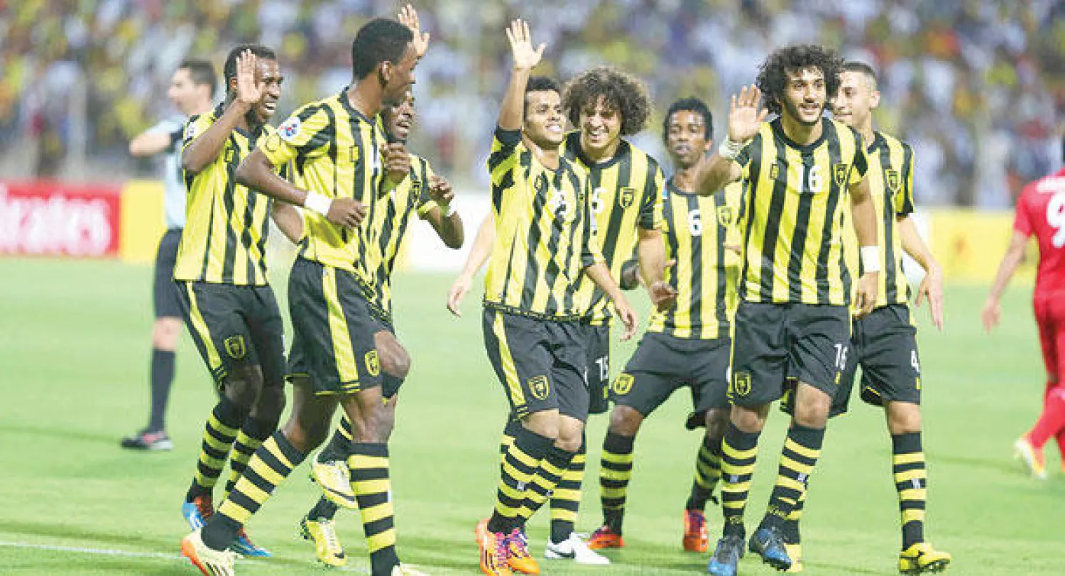 لاعبو الاتحاد يحتفلون بأحد أهدافهم في مرمى تبريز الإيراني (تصوير: عبد الله بازهير)