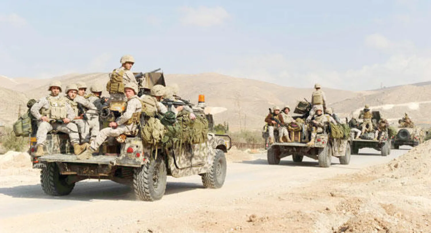 آليات للجيش اللبناني لدى انتشارها في البقاع ضمن خطة أمنية لضبط الأوضاع بالمناطق الحدودية التي تزعزت على خلفية الأزمة السورية (رويترز)