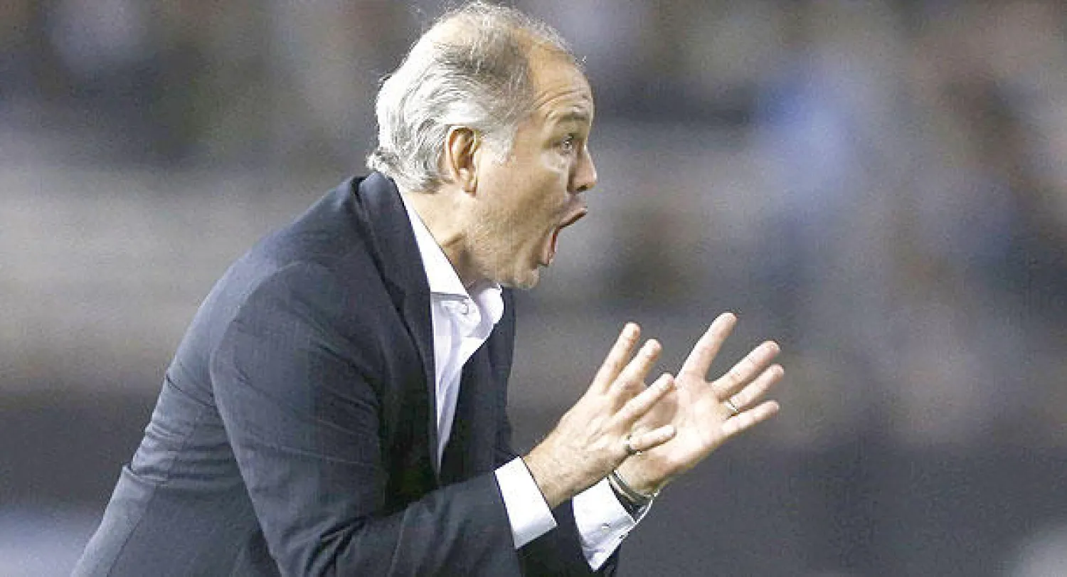 سابيلا اعترف بعدم التكافؤ بين دفاع المنتخب الأرجنتيني وهجومه