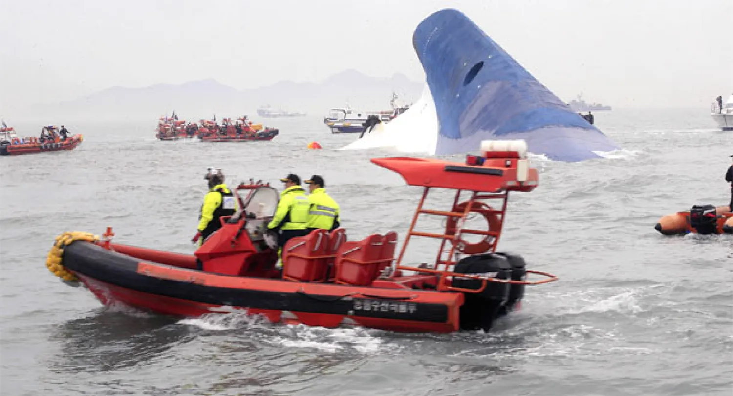 قتيلان بغرق عبارة قبالة سواحل كوريا الجنوبية و293 مفقودا