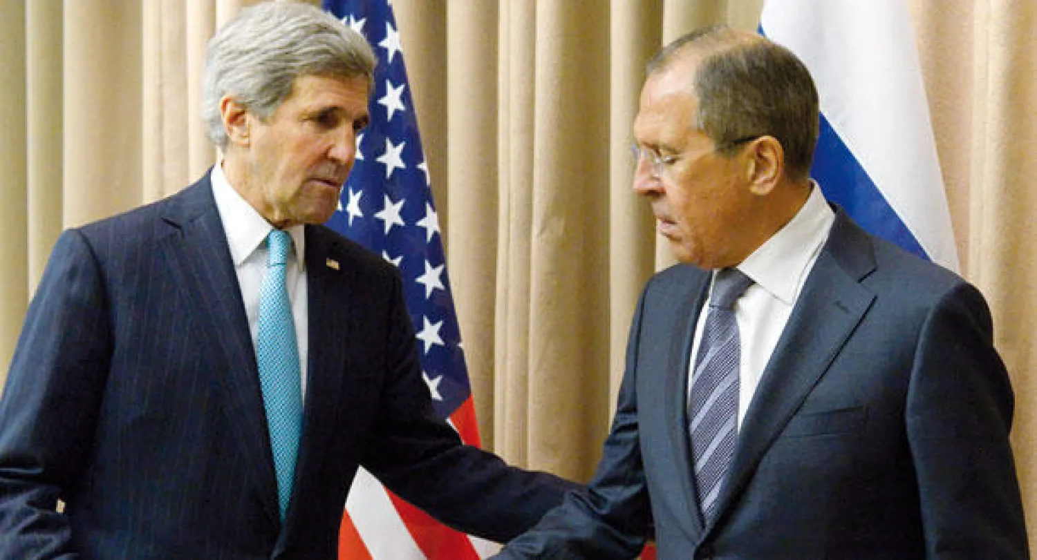 وزير الخارجية الأميركي جون كيري ونظيره الروسي سيرغي لافروف عقب انتهاء محادثات جنيف الرباعية أمس (أ.ب)