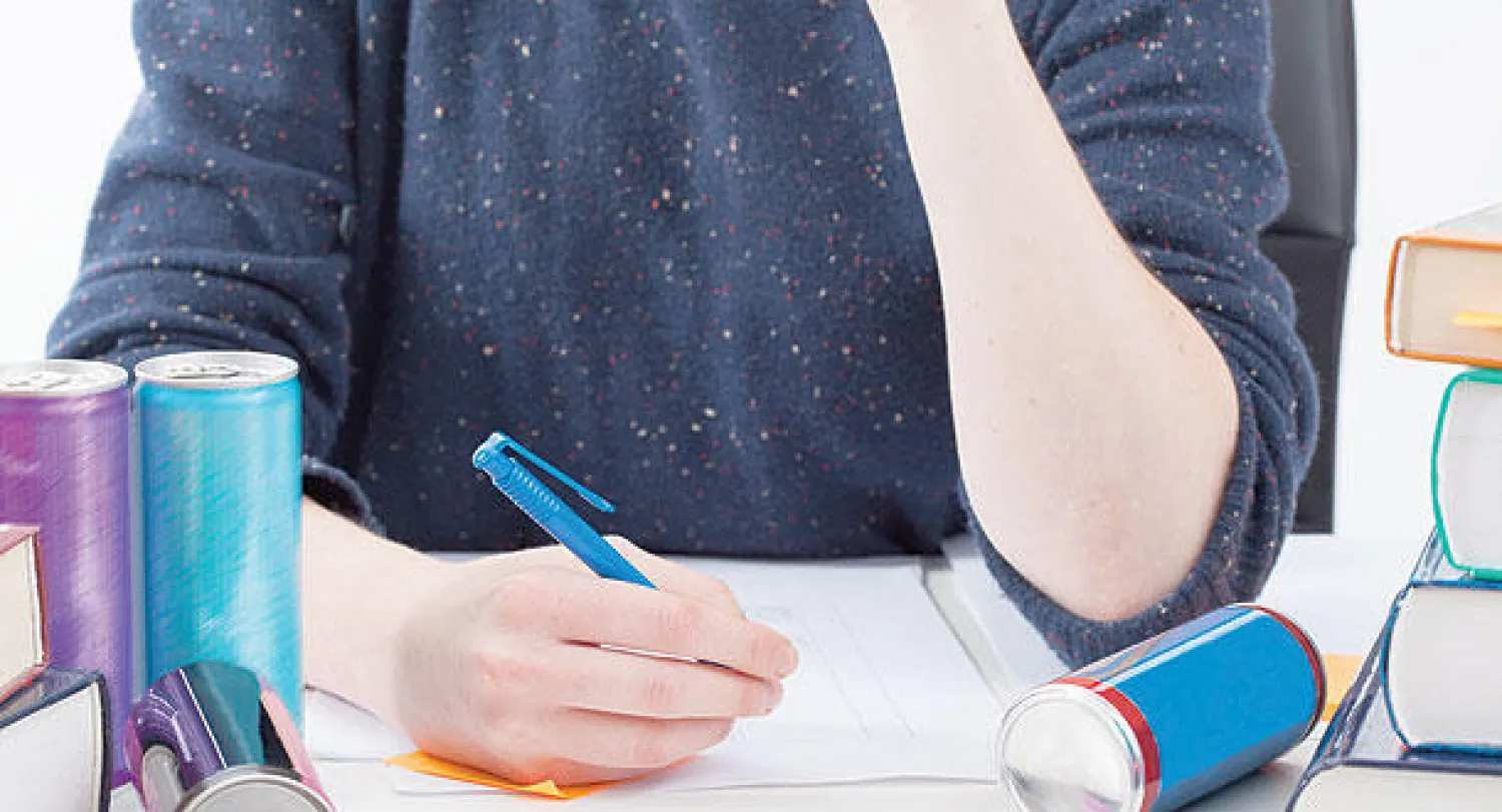 مشروبات الطاقة.. وأخطارها على المراهقين والشباب