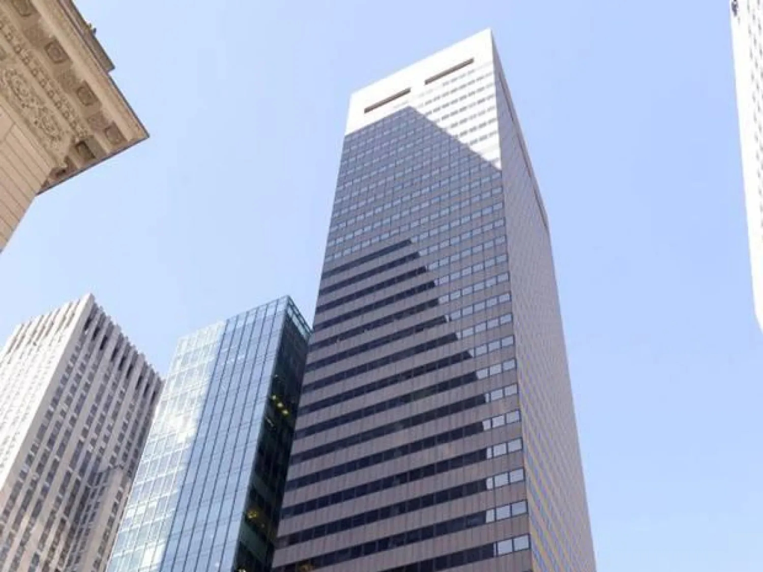 القضاء الأميركي يوافق على بيع ناطحة سحاب تملكها إيران في مانهاتن