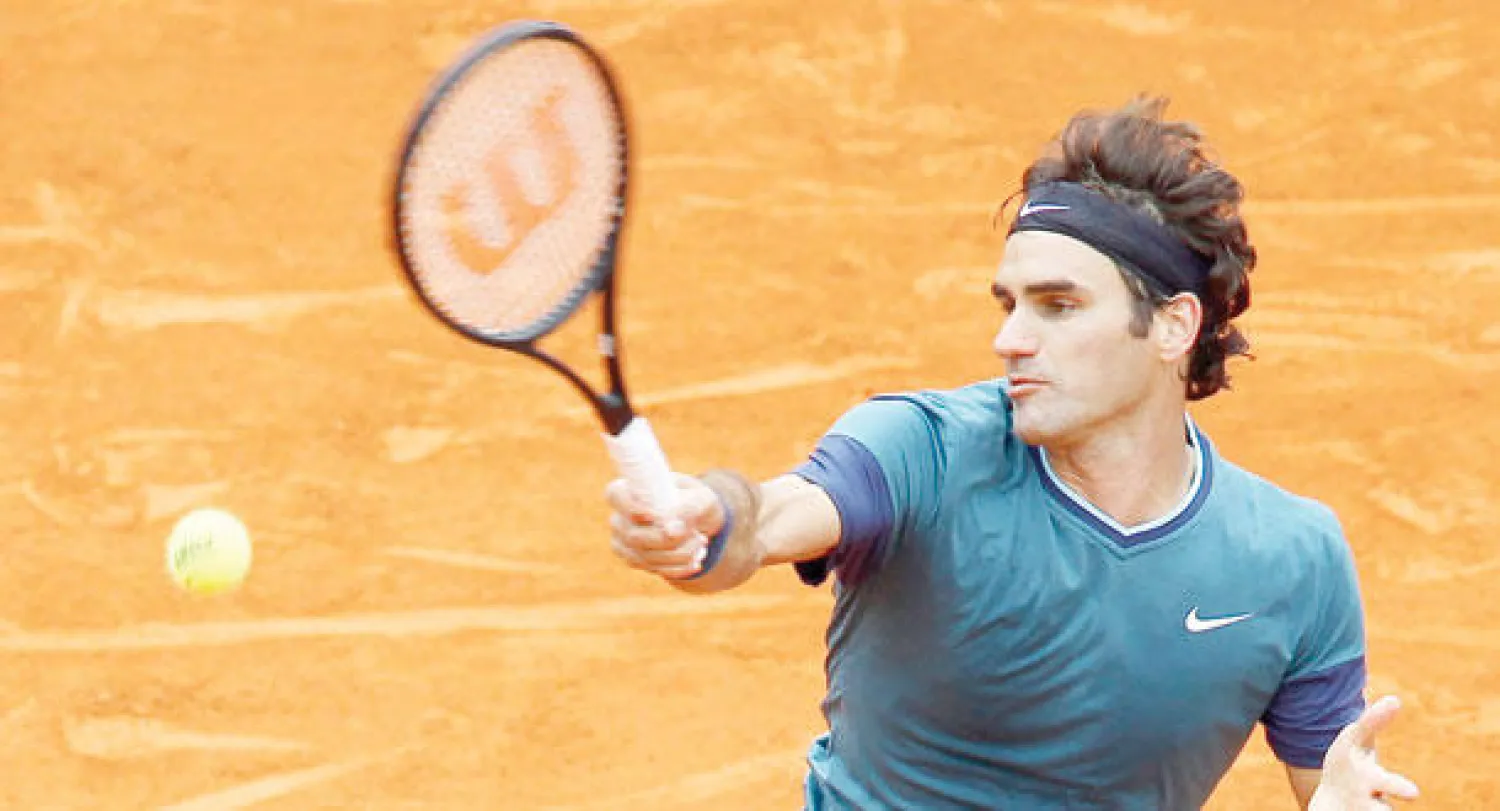 روجيه فيدرر في مباراته أمام ديوكوفيتش أمس (إ.ب.أ)