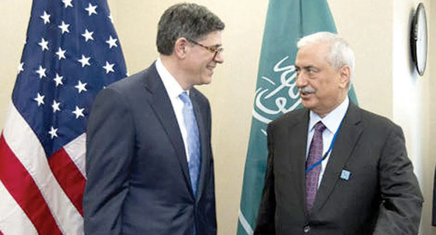 د. إبراهيم العساف وزير المالية السعودي وجاكوب ليو وزير الخزانة الأميركي في لقاء عقد على هامش اجتماعات صندوق النقد والبنك الدوليين في واشنطن الأسبوع الماضي (أ.ب)