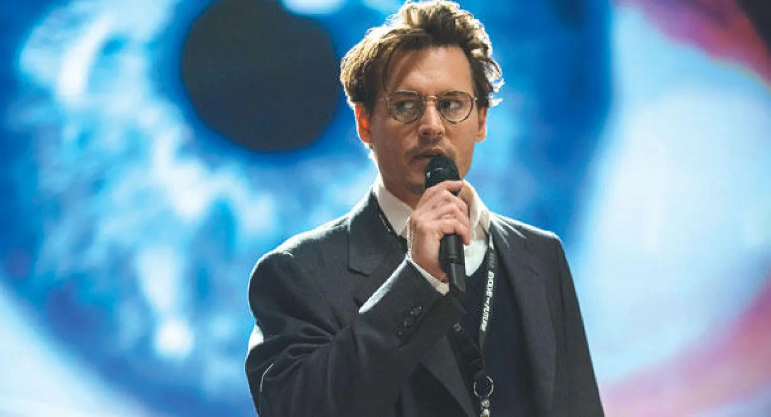 من فيلم جوني دب الأخير «تفوّق»