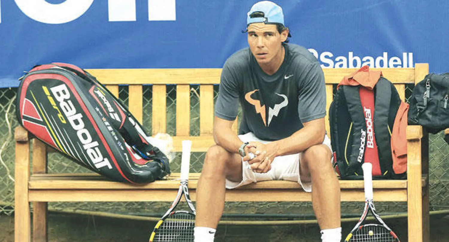 نادال بعد الحصة التدريبية استعدادا لبطولة برشلونة للتنس (أ.ب)