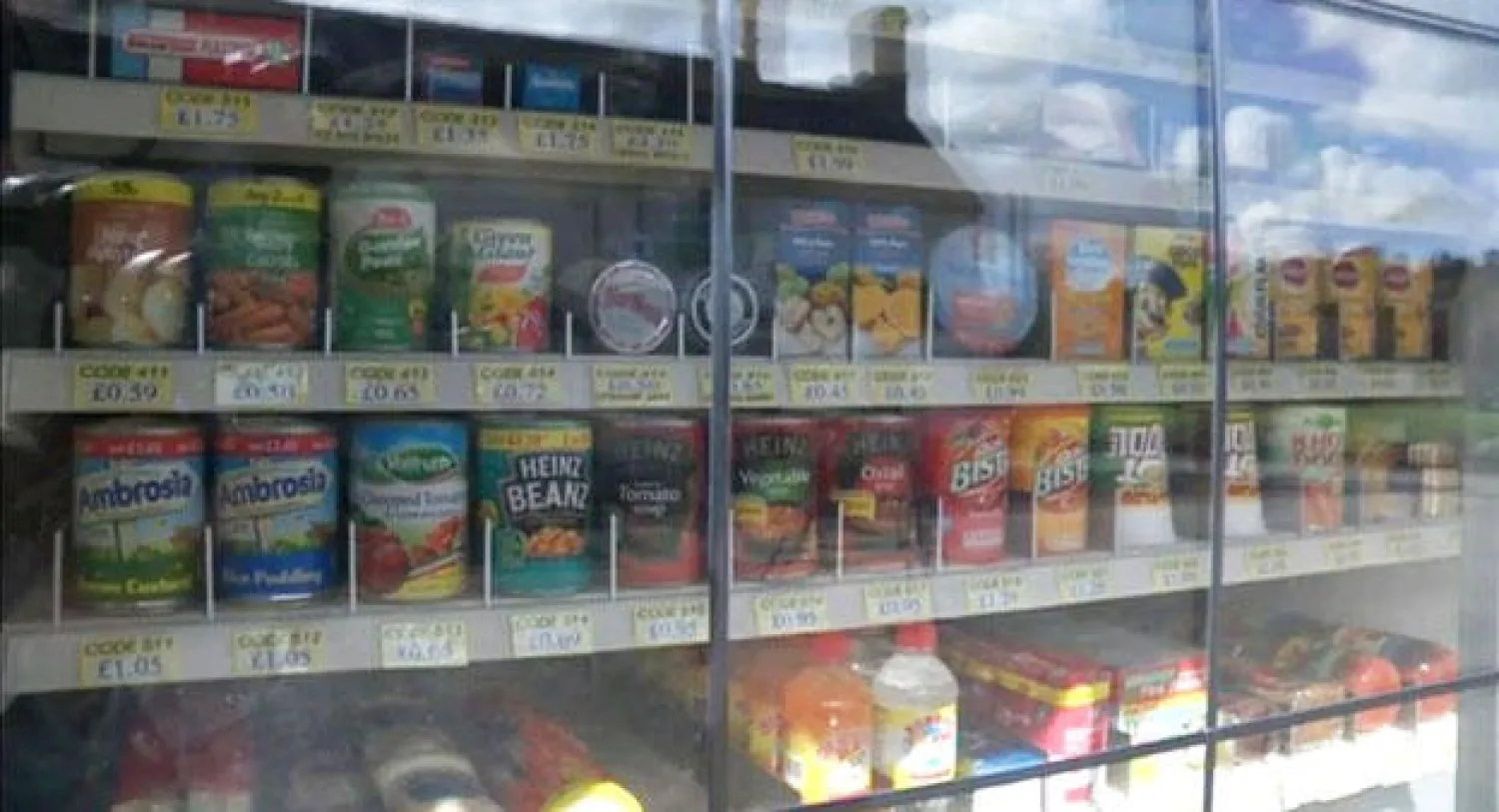 متجر آلي لبيع الأغذية على مدار اليوم في بريطانيا