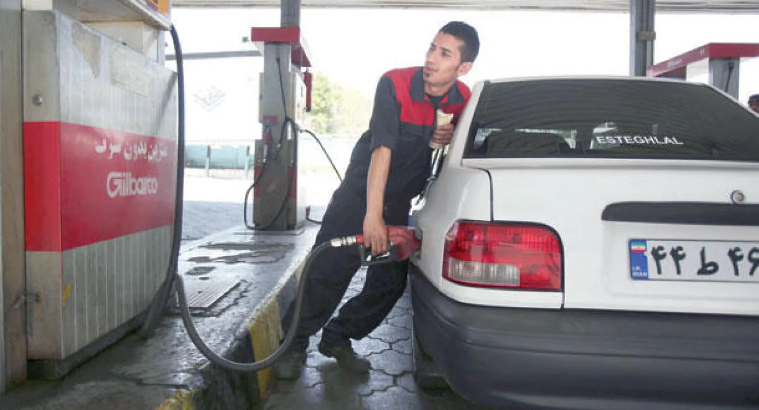 ارتفع سعر البنزين المدعوم المتاح بكميات محدودة لكل سائق سيارة من 4000 ريال إلى 7000 ريال (0.28 دولار) (أ.ب)