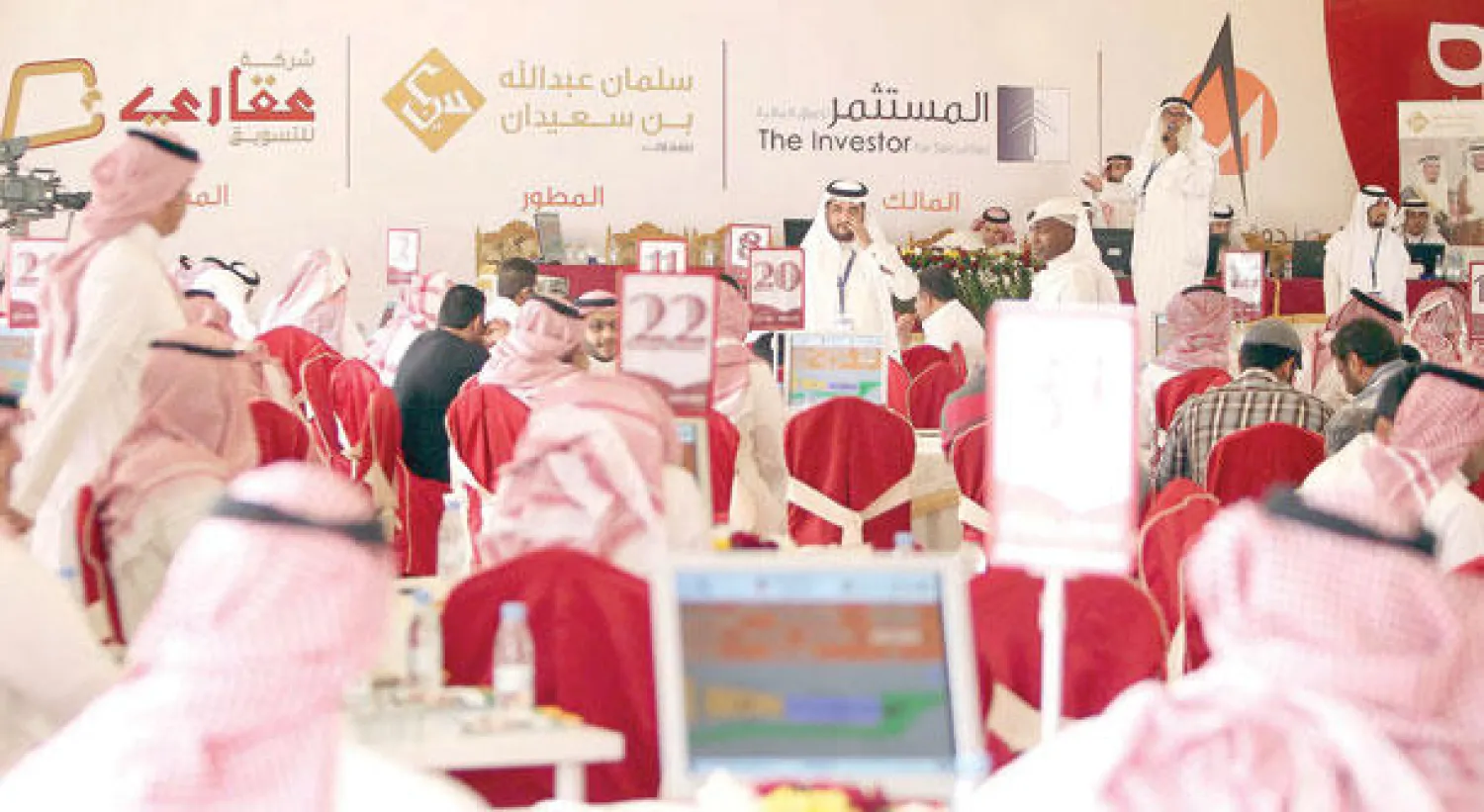 جانب من حضور المزاد الذي أقيم أول من أمس («الشرق الأوسط»)