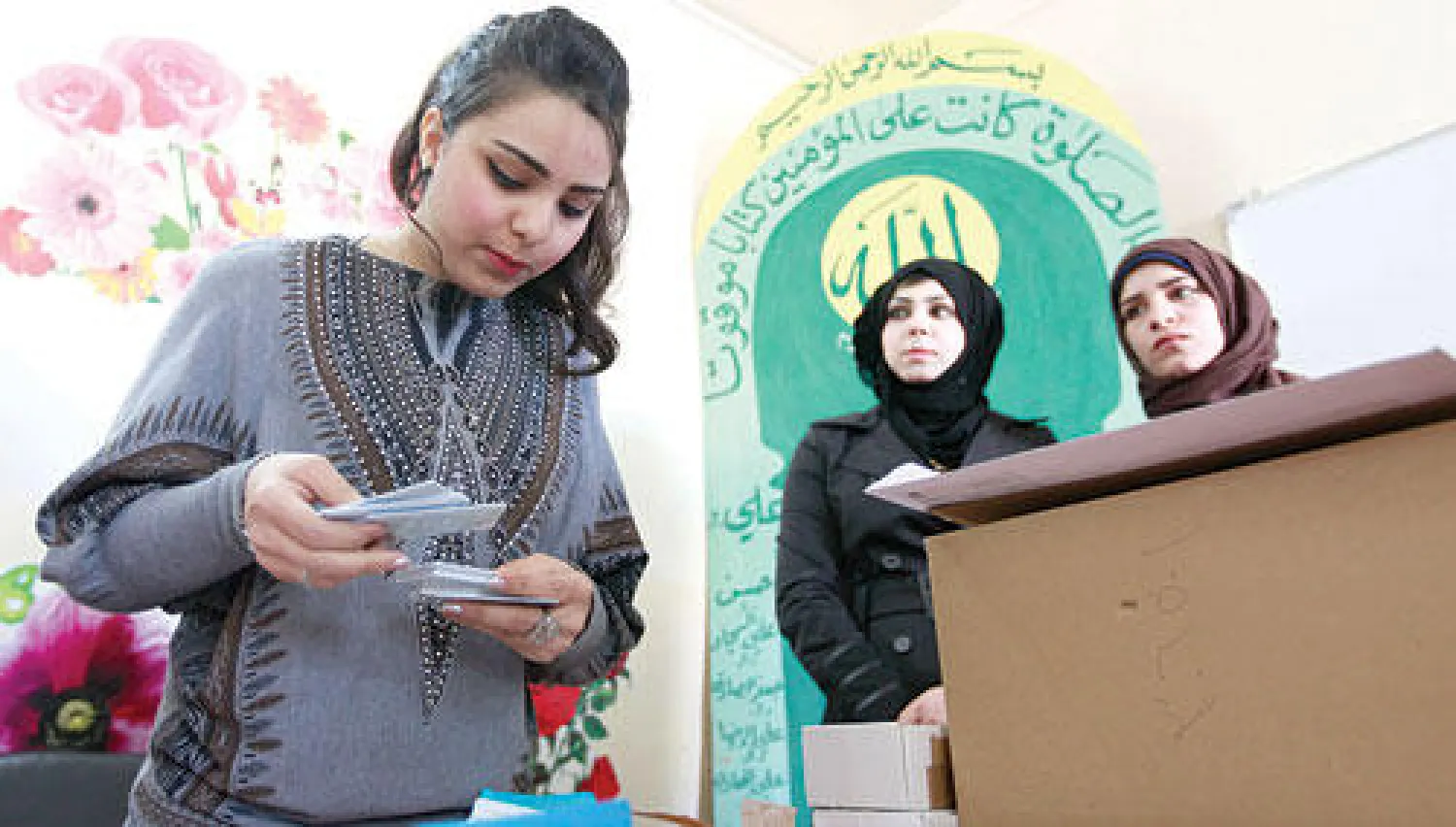 العراقيون يقترعون في ظل تصاعد العنف وتزايد الانقسام الطائفي
