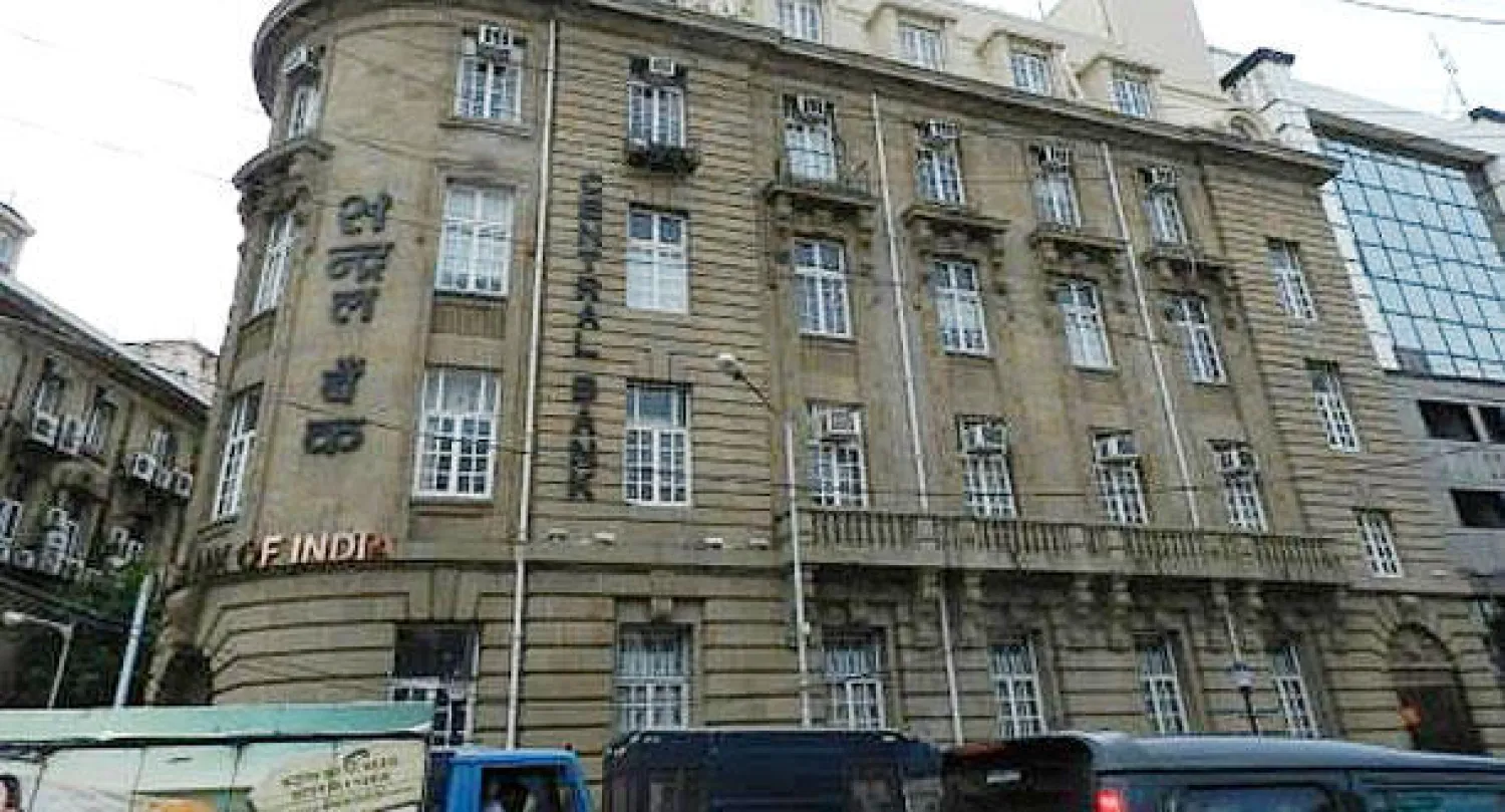 تلميذة هندية تساهم بمدخراتها لتنقذ اقتصاد بلدها