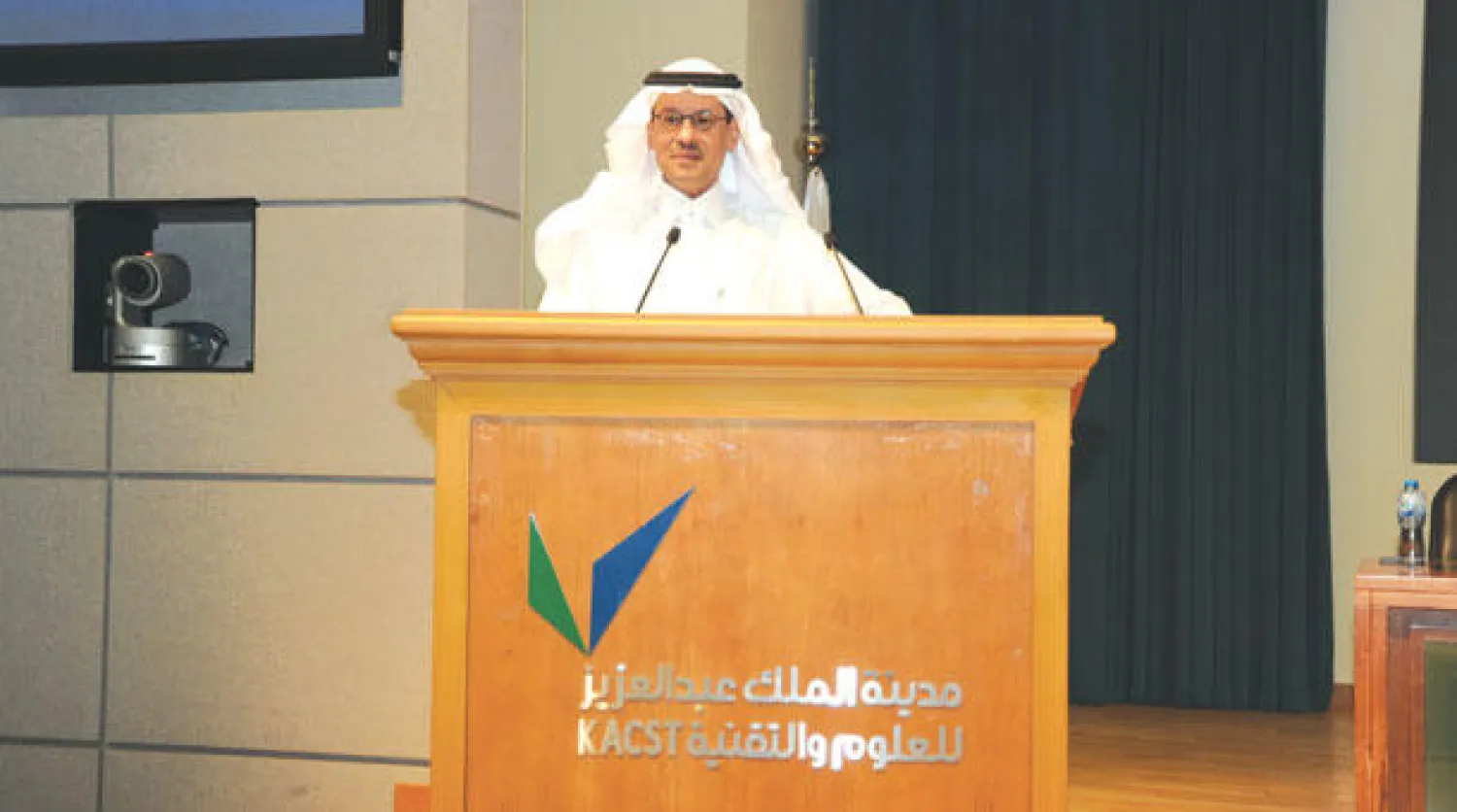 الأمير عبد العزيز بن سلمان يؤكد على ضرورة أن يكون القطاع الحكومي قدوة للجميع في ترشيد استهلاك الطاقة («الشرق الأوسط»)