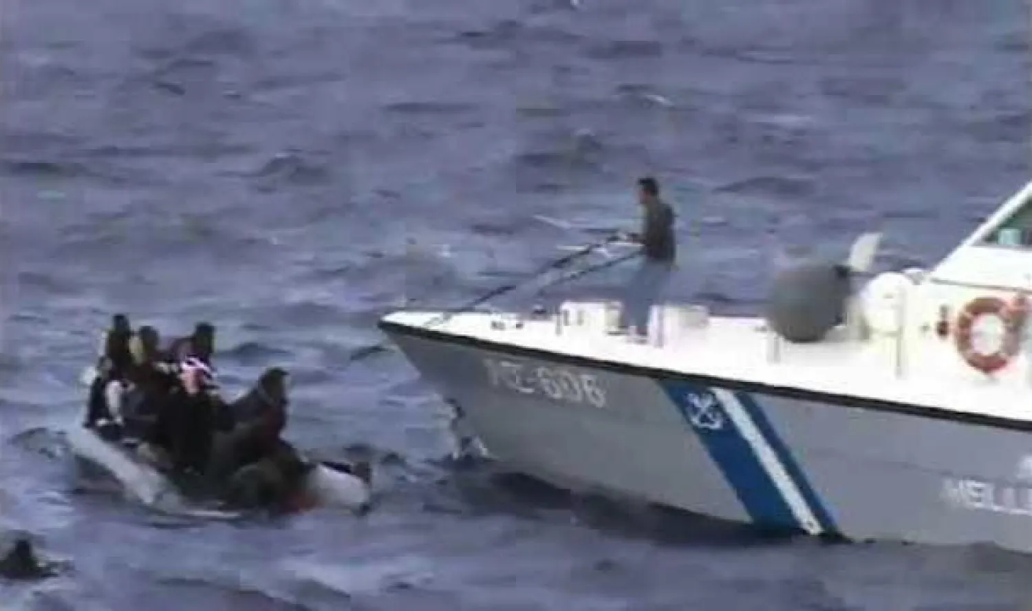 ضحيتان وعشرات المفقودين إثر غرق قاربين قبالة سواحل اليونان