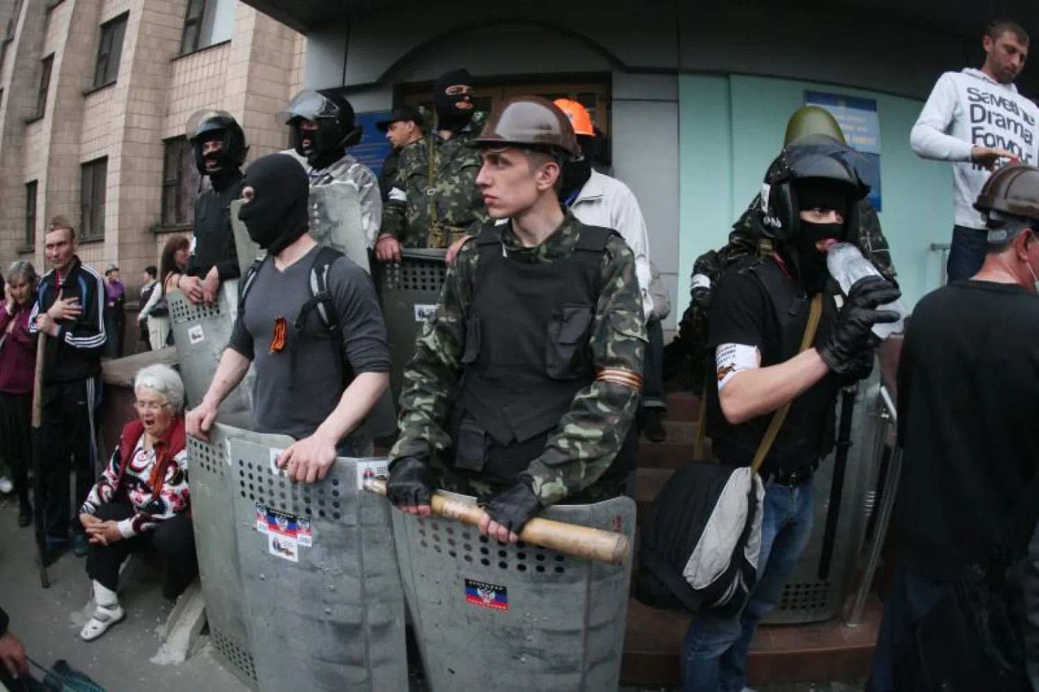 أوروبا تسلك سبلا دبلوماسية لخفض العنف في أوكرانيا