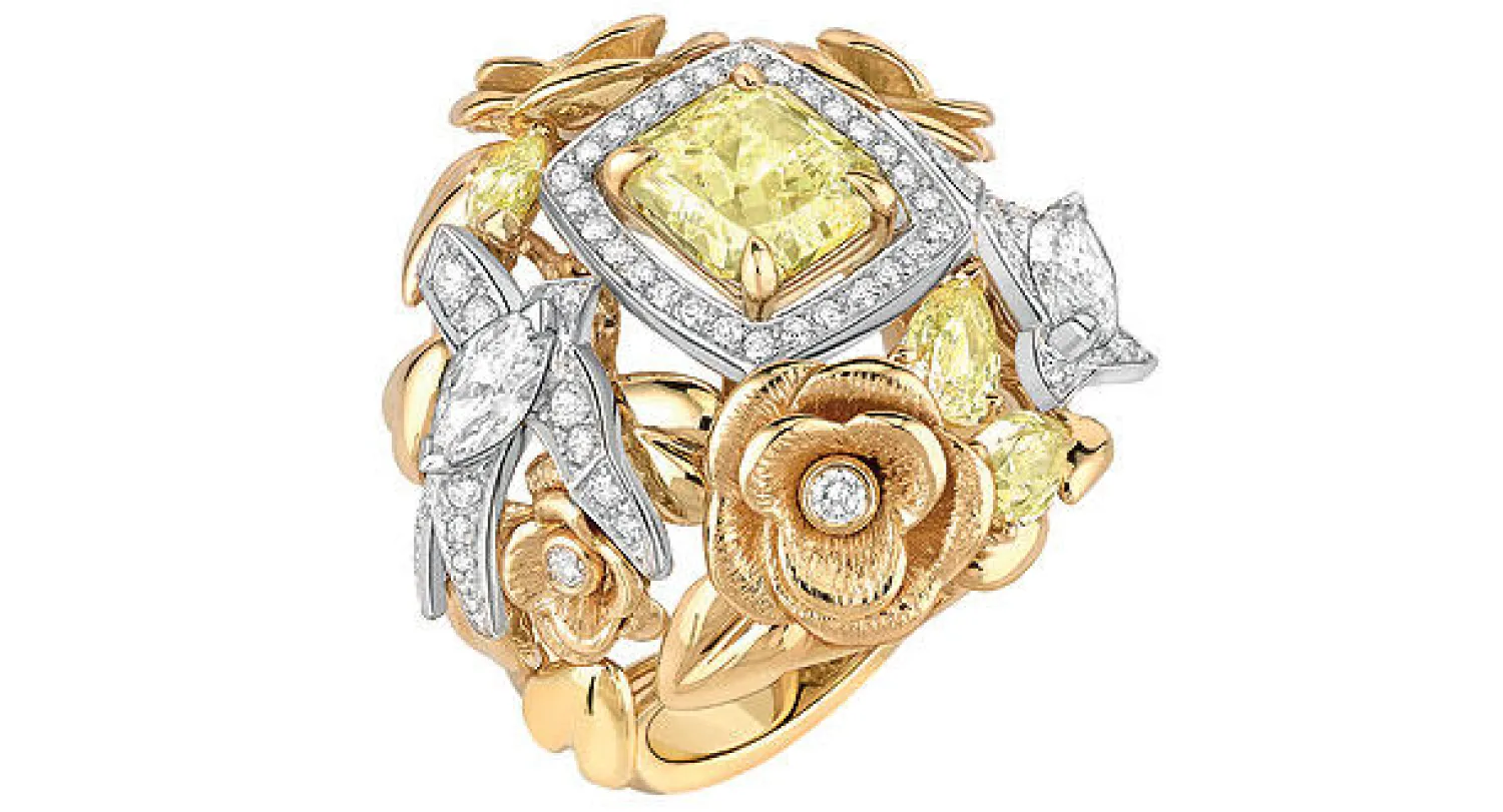 خاتم بتصميم مستوحى من فن الـ«باروك» من مجموعة «أنفوليه سولير»