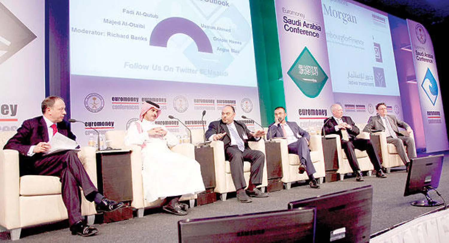 جانب من المشاركين في إحدى جلسات يورموني السعودية 2014 أمس بالرياض (تصوير: عبد الله الشيخي)