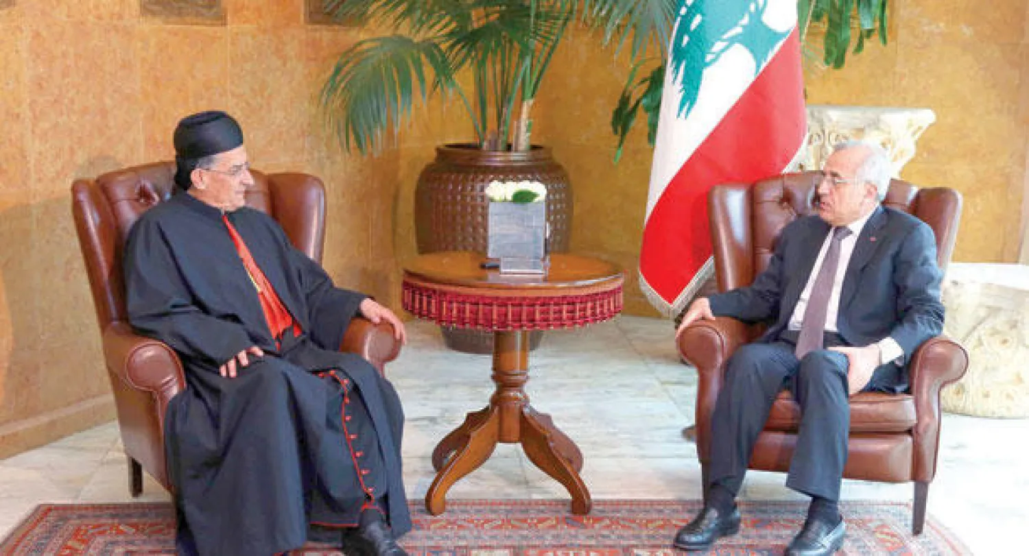 الرئيس اللبناني ميشال سليمان لدى لقائه البطريرك الماروني بشارة الراعي أمس في القصر الجمهوري (دالاتي ونهرا)