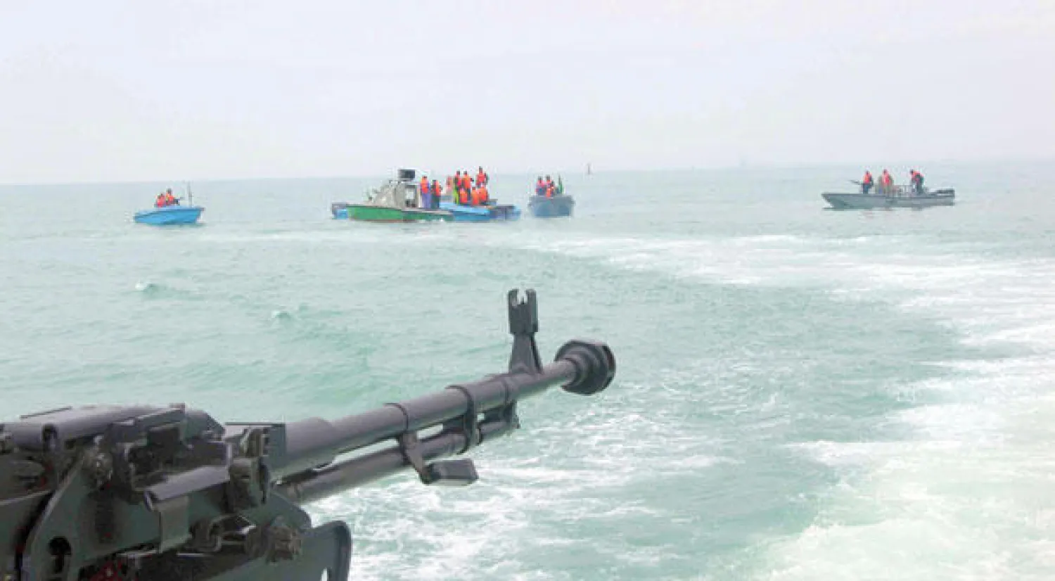 صورة تظهر احدى المناورات السابقة التي شارك فيها الحرس الثوري الإيراني في الخليج (أ.ب)