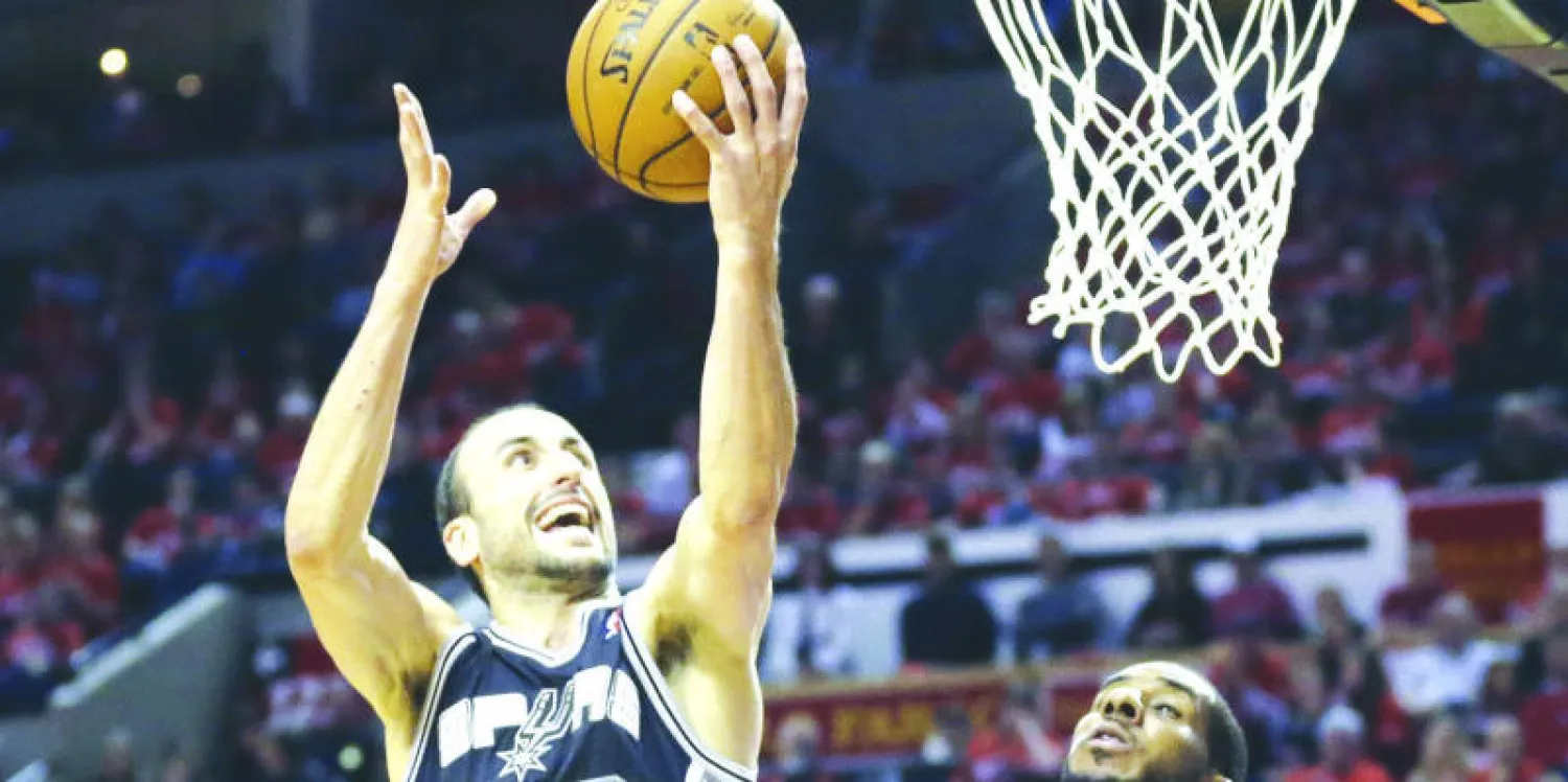 سان أنطونيو سبيرز يقترب من نصف نهائي دوري المحترفين الأميركي