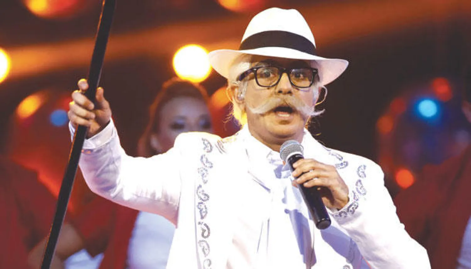 البحريني خالد الشاعر يقلد طوني حنا