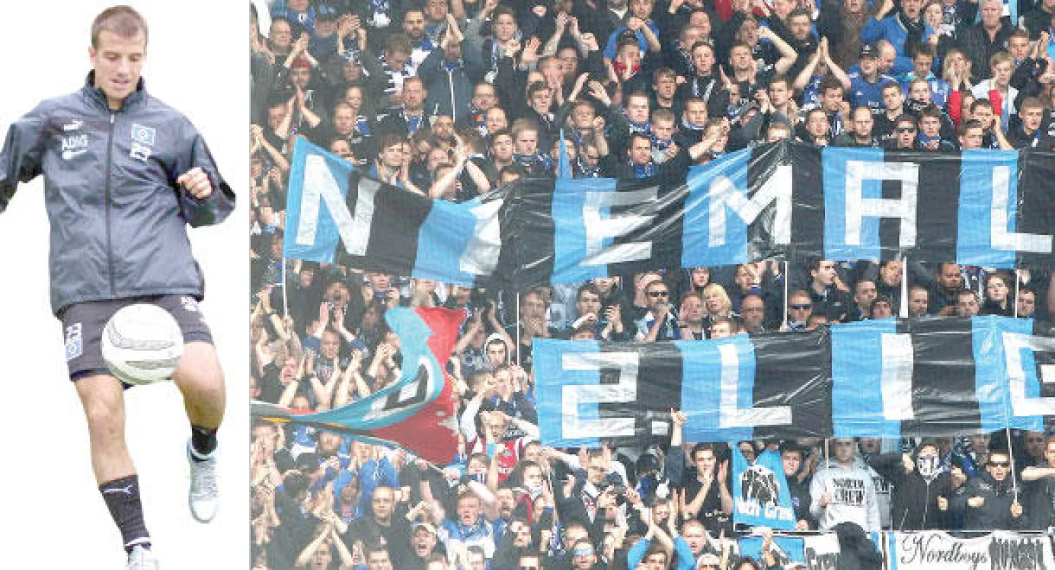 مشجعو فريق هامبورغ يرفعون لافتة مكتوبا عليها «لن نهبط إلى الدرجة الثانية» لتحفيز لاعبيه على البقاء (أ.ف.ب)  -  نتائج هامبورغ تأثرت بهبوط مستوى فان دير فارت