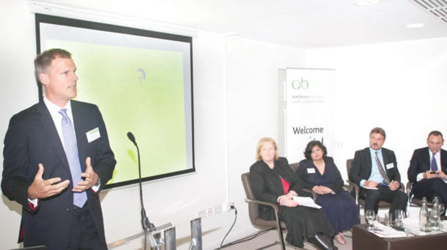 جانب من جلسة النقاش التي استعرض فيها خبراء الهجرة والاستثمار القوانين البريطانية والأوروبية المتعلقة بفرص الإقامة في أوروبا (تصوير: جيمس حنا)