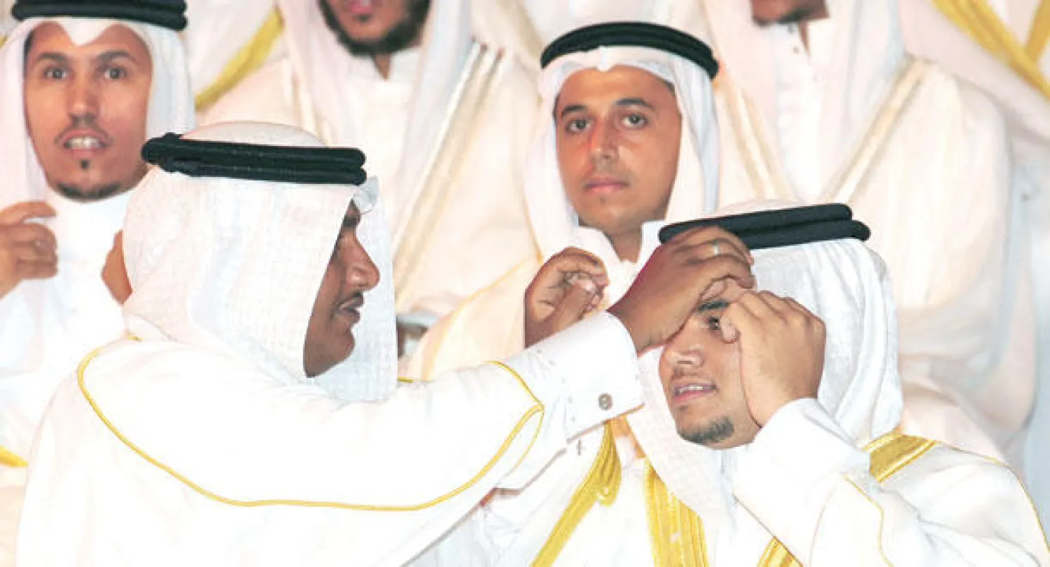 جانب من زواج جماعي نظم في جدة سابقا («الشرق الأوسط»)