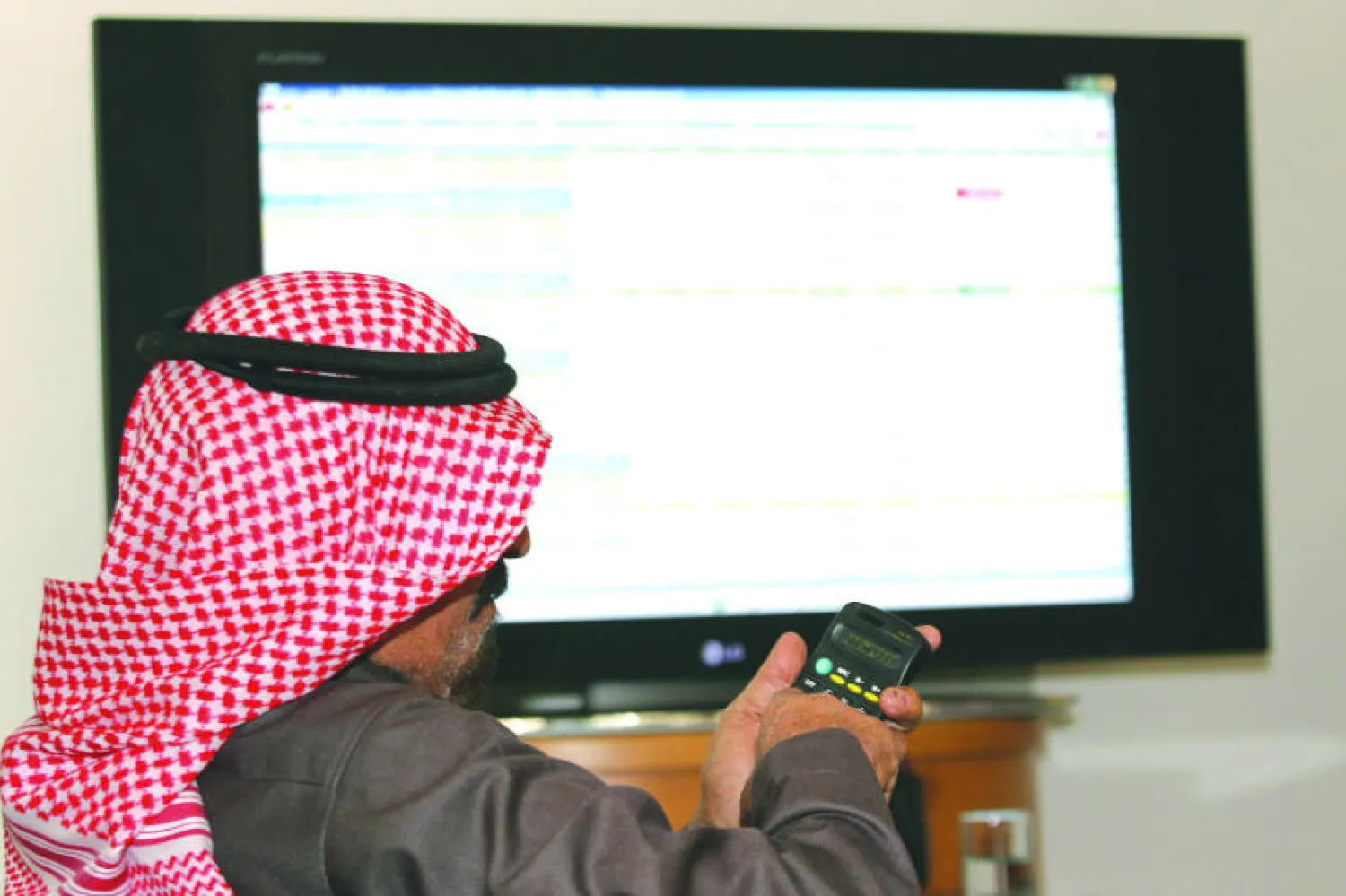 الأسهم السعودية تسجل في أول تداولاتها هذا الأسبوع حجم سيولة كبيرا