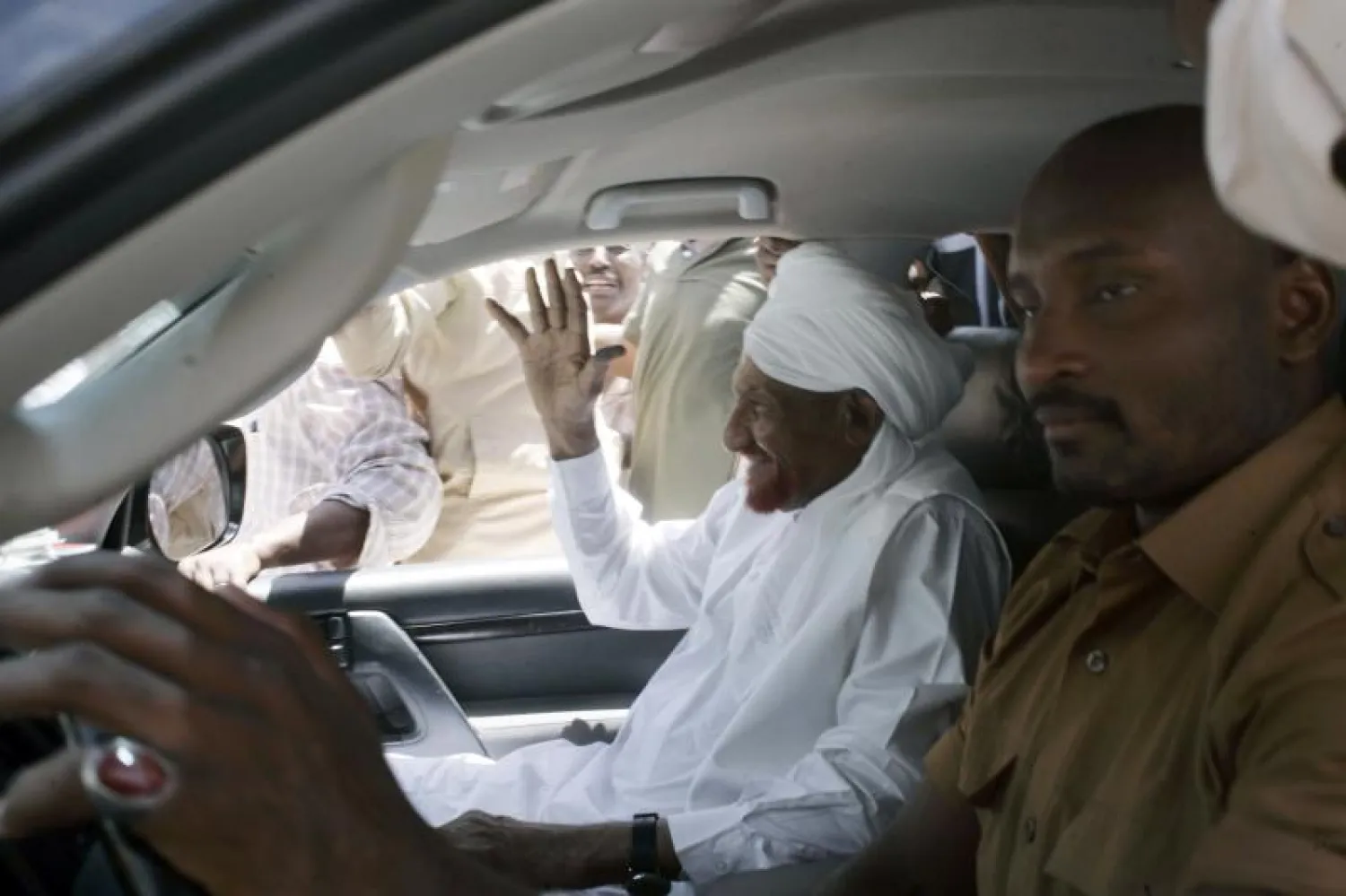 حزب الأمة ينسحب من الحوار الوطني بعد توقيف المهدي في السودان