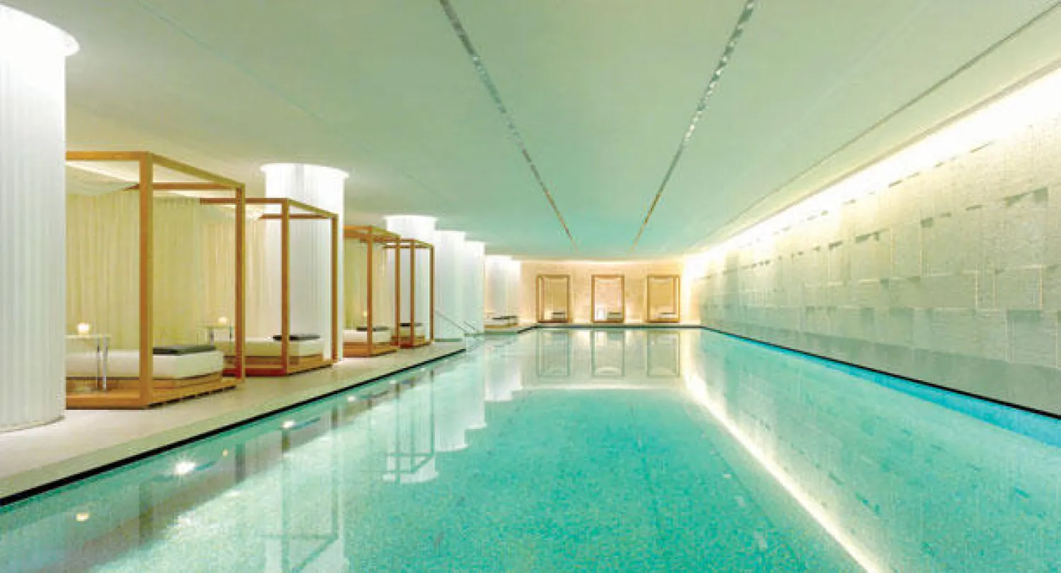 يتمتع فندق بولغاري بأكبر بركة سباحة داخلية في مركز صحي في لندن