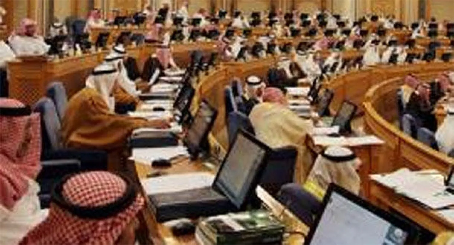 «الشورى» يوافق على نظام  يمنح مكافأة سنوية تعادل راتبين للموظف الحكومي الذي يكمل سنة متصلة