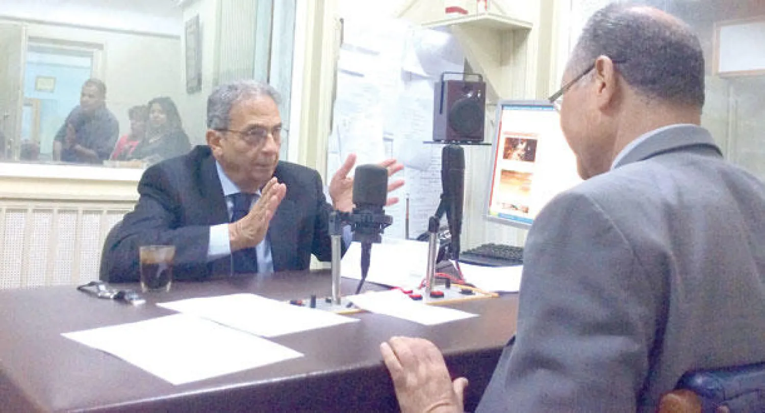 عمرو موسى في حوار من داخل استوديو الإذاعة المصرية («الشرق الأوسط»)