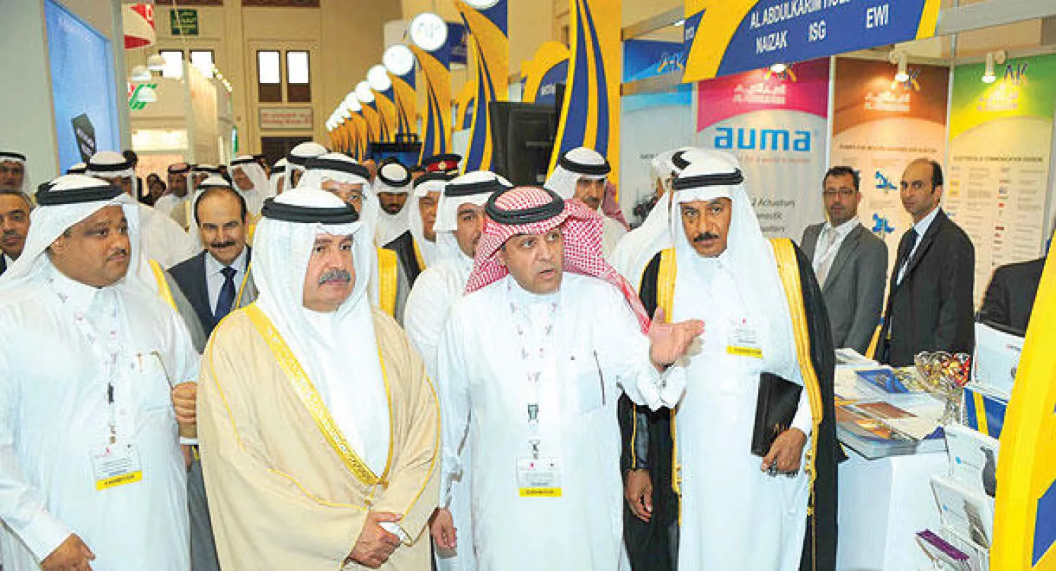 جانب من زيارة الوفد الوزاري البحريني للمعرض («الشرق الأوسط»)