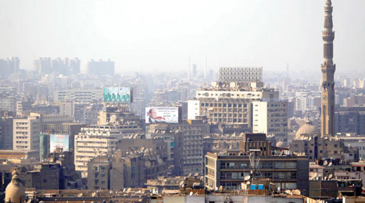أعلى مباني وسط القاهرة استخدمت للدعاية الانتخابية في مصر (رويترز)