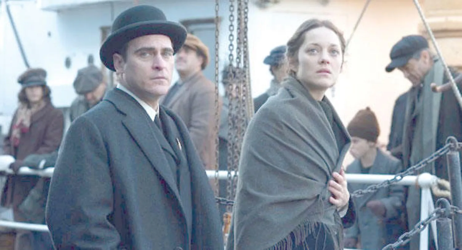 ماريون كوتيار وواكين فينكس في «المهاجرة»