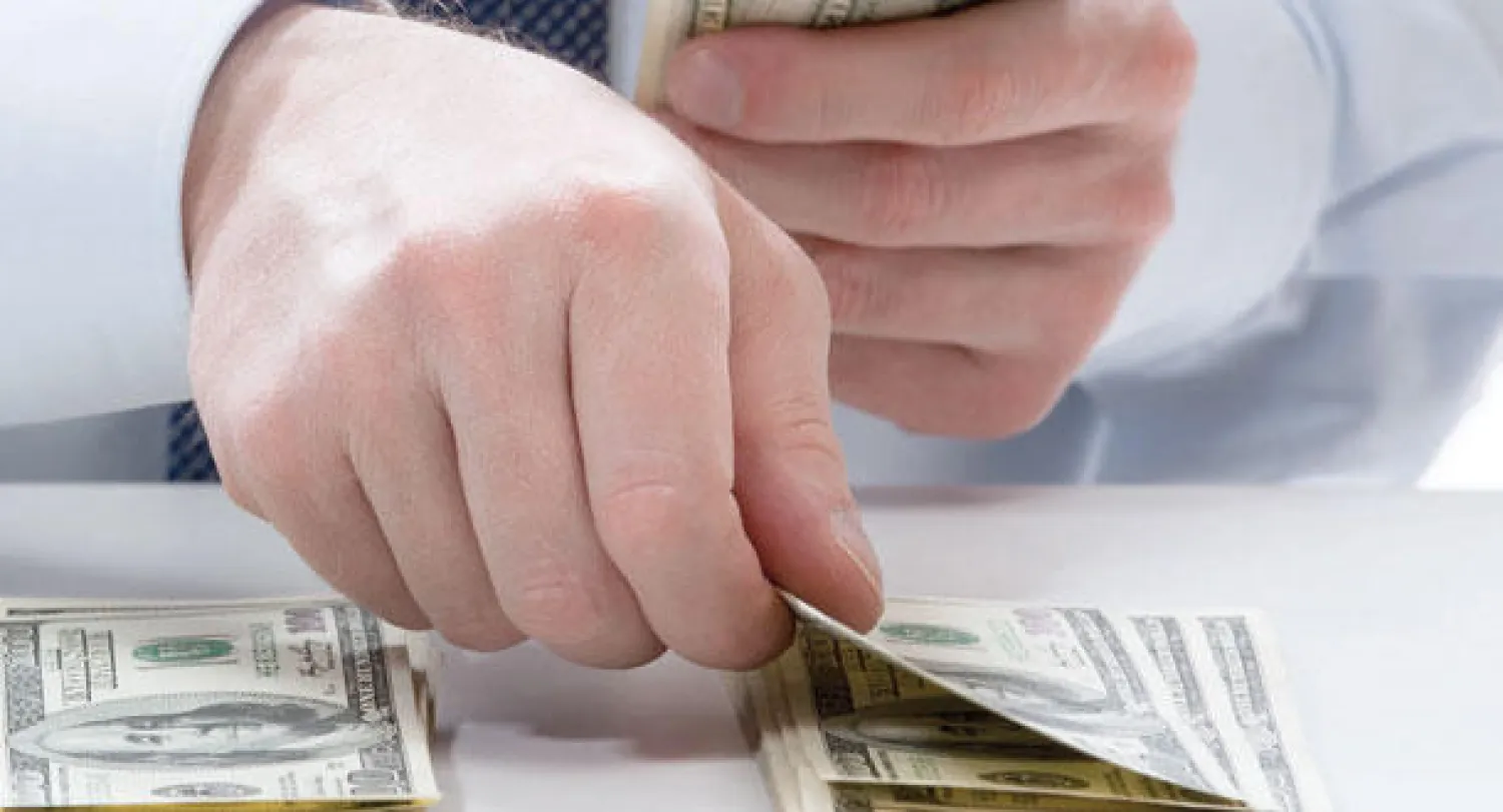 الدولار يرتفع مع صعود عوائد السندات الأميركية