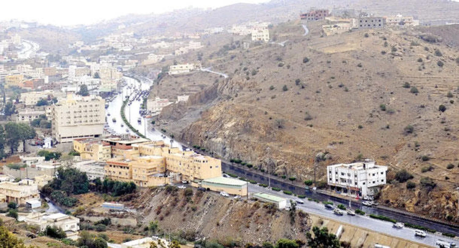 تشهد مدن سعودية عدة انتشارا وتمددا عشوائيا للنطاق العمراني («الشرق الأوسط»)