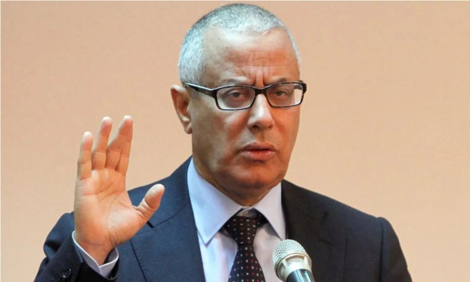 قصف صاروخي وانفجار في بنغازي.. علي زيدان يزور القاهرة